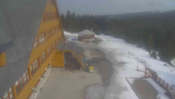 Parkoviště a hlavní vchod