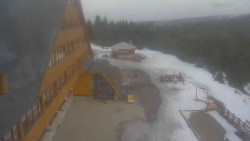 Parkoviště a hlavní vchod