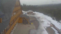 Parkoviště a hlavní vchod