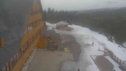 Parkoviště a hlavní vchod