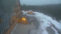 Parkoviště a hlavní vchod