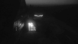 Parkoviště a hlavní vchod