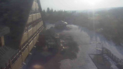 Parkoviště a hlavní vchod