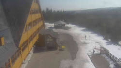 Parkoviště a hlavní vchod