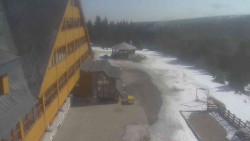 Parkoviště a hlavní vchod