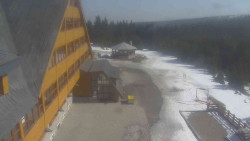 Parkoviště a hlavní vchod