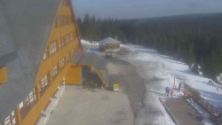 Parkoviště a hlavní vchod