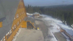 Parkoviště a hlavní vchod