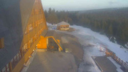 Parkoviště a hlavní vchod