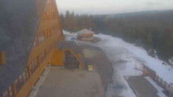 Parkoviště a hlavní vchod