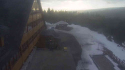 Parkoviště a hlavní vchod