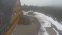 Parkoviště a hlavní vchod