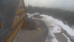 Parkoviště a hlavní vchod