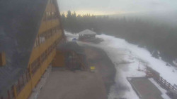 Parkoviště a hlavní vchod