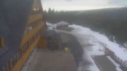 Parkoviště a hlavní vchod