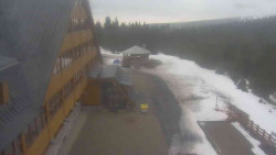 Parkoviště a hlavní vchod