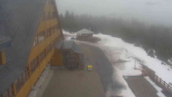 Parkoviště a hlavní vchod