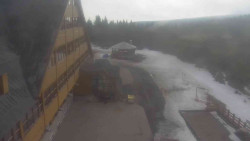 Parkoviště a hlavní vchod