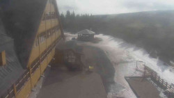 Parkoviště a hlavní vchod