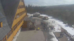 Parkoviště a hlavní vchod