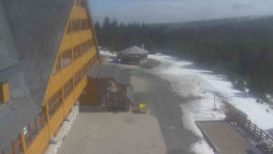 Parkoviště a hlavní vchod