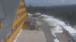 Parkoviště a hlavní vchod