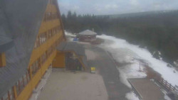 Parkoviště a hlavní vchod