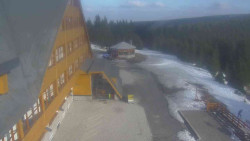 Parkoviště a hlavní vchod