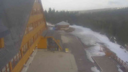 Parkoviště a hlavní vchod