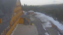 Parkoviště a hlavní vchod