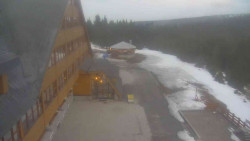 Parkoviště a hlavní vchod