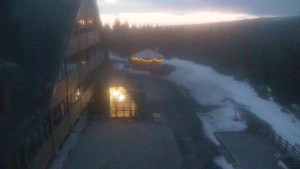 Sporthotel Kurzovní - Parkoviště a hlavní vchod - 14.3.2026 v 05:40 Sporthotel Kurzovní - Parkoviště a hlavní vchod - 14.3.2026 v 05:40