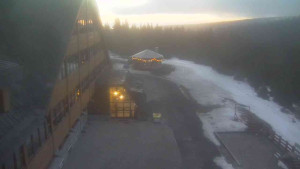 Sporthotel Kurzovní - Parkoviště a hlavní vchod - 14.3.2026 v 05:50 Sporthotel Kurzovní - Parkoviště a hlavní vchod - 14.3.2026 v 05:50