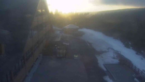 Sporthotel Kurzovní - Parkoviště a hlavní vchod - 14.3.2026 v 06:25 Sporthotel Kurzovní - Parkoviště a hlavní vchod - 14.3.2026 v 06:25