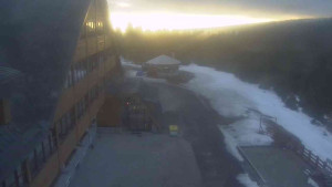 Sporthotel Kurzovní - Parkoviště a hlavní vchod - 14.3.2026 v 06:35 Sporthotel Kurzovní - Parkoviště a hlavní vchod - 14.3.2026 v 06:35