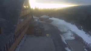 Sporthotel Kurzovní - Parkoviště a hlavní vchod - 14.3.2026 v 06:40 Sporthotel Kurzovní - Parkoviště a hlavní vchod - 14.3.2026 v 06:40