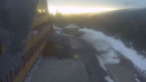 Sporthotel Kurzovní - Parkoviště a hlavní vchod - 14.3.2026 v 06:50 Sporthotel Kurzovní - Parkoviště a hlavní vchod - 14.3.2026 v 06:50