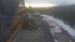 Sporthotel Kurzovní - Parkoviště a hlavní vchod - 14.3.2026 v 07:05 Sporthotel Kurzovní - Parkoviště a hlavní vchod - 14.3.2026 v 07:05