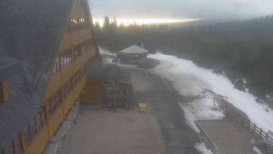 Sporthotel Kurzovní - Parkoviště a hlavní vchod - 14.3.2026 v 07:25 Sporthotel Kurzovní - Parkoviště a hlavní vchod - 14.3.2026 v 07:25