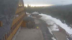 Sporthotel Kurzovní - Parkoviště a hlavní vchod - 14.3.2026 v 07:30 Sporthotel Kurzovní - Parkoviště a hlavní vchod - 14.3.2026 v 07:30