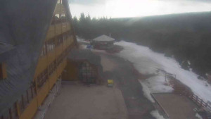 Sporthotel Kurzovní - Parkoviště a hlavní vchod - 14.3.2026 v 08:25 Sporthotel Kurzovní - Parkoviště a hlavní vchod - 14.3.2026 v 08:25