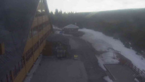 Sporthotel Kurzovní - Parkoviště a hlavní vchod - 14.3.2026 v 08:45 Sporthotel Kurzovní - Parkoviště a hlavní vchod - 14.3.2026 v 08:45