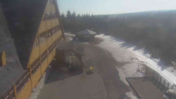 Parkoviště a hlavní vchod