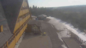 Sporthotel Kurzovní - Parkoviště a hlavní vchod - 14.3.2026 v 09:25 Sporthotel Kurzovní - Parkoviště a hlavní vchod - 14.3.2026 v 09:25