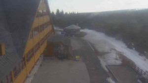 Sporthotel Kurzovní - Parkoviště a hlavní vchod - 14.3.2026 v 10:05 Sporthotel Kurzovní - Parkoviště a hlavní vchod - 14.3.2026 v 10:05