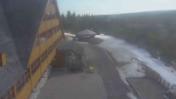 Parkoviště a hlavní vchod