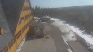 Sporthotel Kurzovní - Parkoviště a hlavní vchod - 14.3.2026 v 10:25 Sporthotel Kurzovní - Parkoviště a hlavní vchod - 14.3.2026 v 10:25