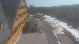 Sporthotel Kurzovní - Parkoviště a hlavní vchod - 14.3.2026 v 10:40 Sporthotel Kurzovní - Parkoviště a hlavní vchod - 14.3.2026 v 10:40