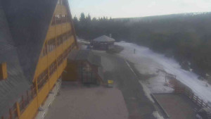 Sporthotel Kurzovní - Parkoviště a hlavní vchod - 14.3.2026 v 10:45 Sporthotel Kurzovní - Parkoviště a hlavní vchod - 14.3.2026 v 10:45