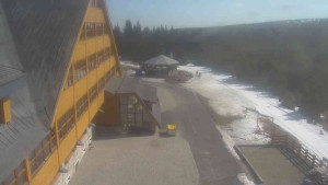 Sporthotel Kurzovní - Parkoviště a hlavní vchod - 14.3.2026 v 11:05 Sporthotel Kurzovní - Parkoviště a hlavní vchod - 14.3.2026 v 11:05